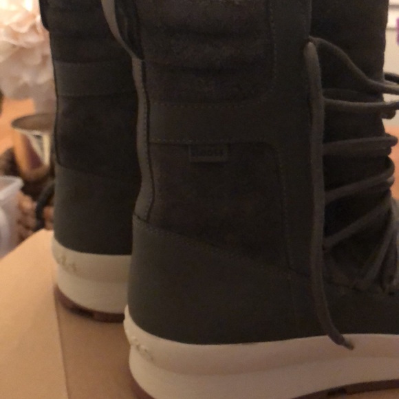 New Roots “St Laurent” waterproof boots. New in box, women’s 10 - Picture 5 of 8